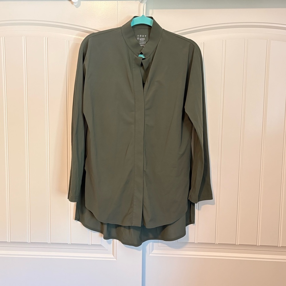ADAY Something Borrowed Shirt Moss Green Long Sleeve Button Up Size Small